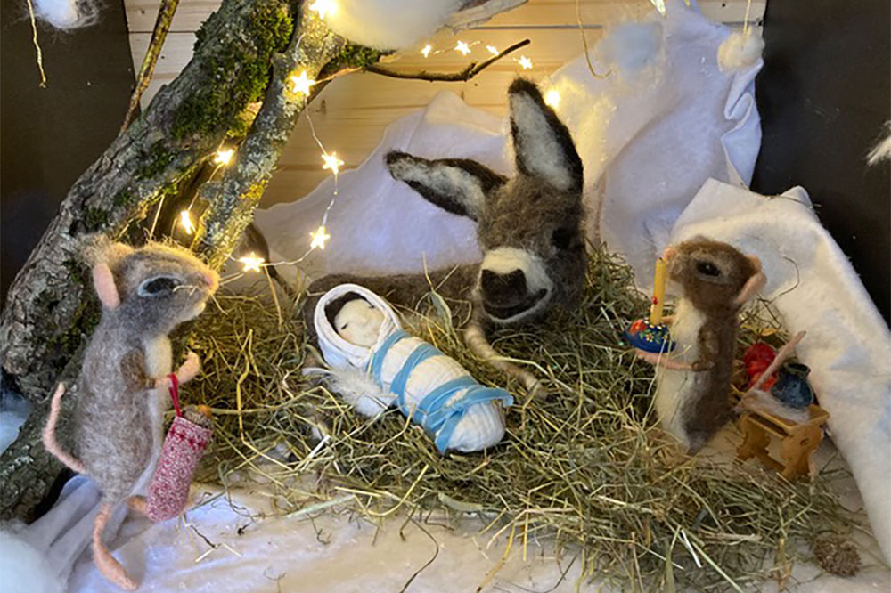 Weihnachtskrippe von Michaela Vogl im Büchersegler